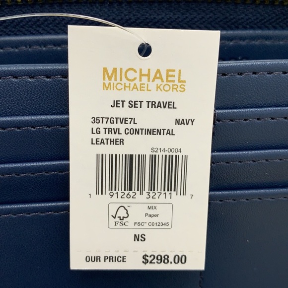 MICHAEL KORS Large Travel Continental
Leather WALLET WRISTLET
NAVY COLOR - Picture 13 of 13